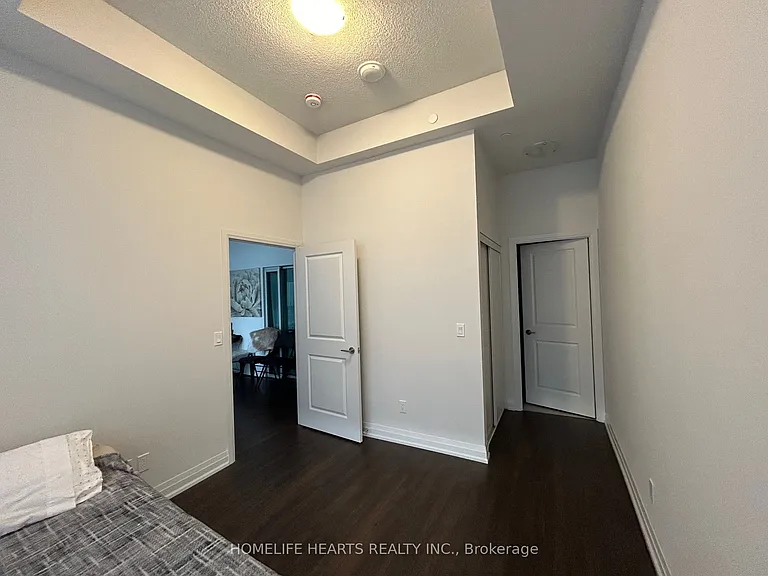 20 Meadowglen Pl E #822 — Photo 14