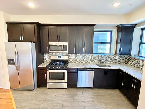 2nd image of 105 N Walnut St #401
