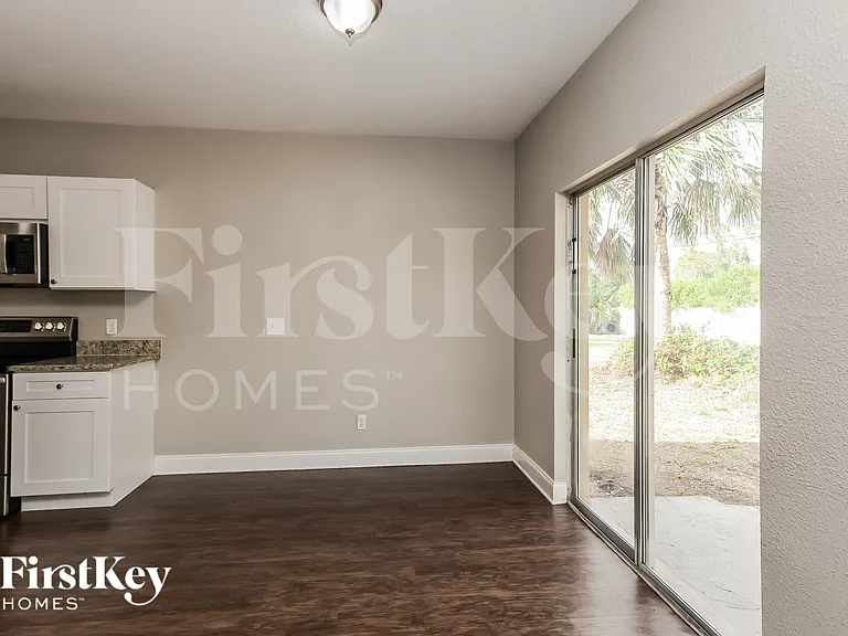 1553 S Cranberry Blvd — Photo 4