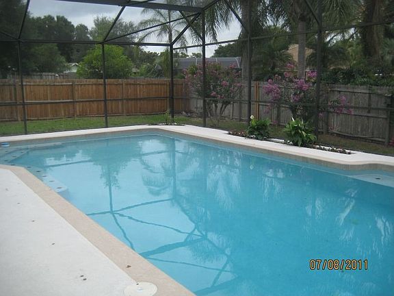 5th image of 393 Haverlake Cir