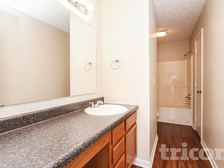 4475 Connaught East Dr — Photo 12