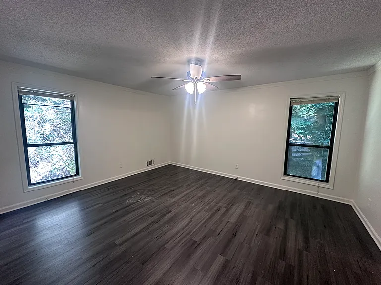 102 Southfork Dr — Photo 8