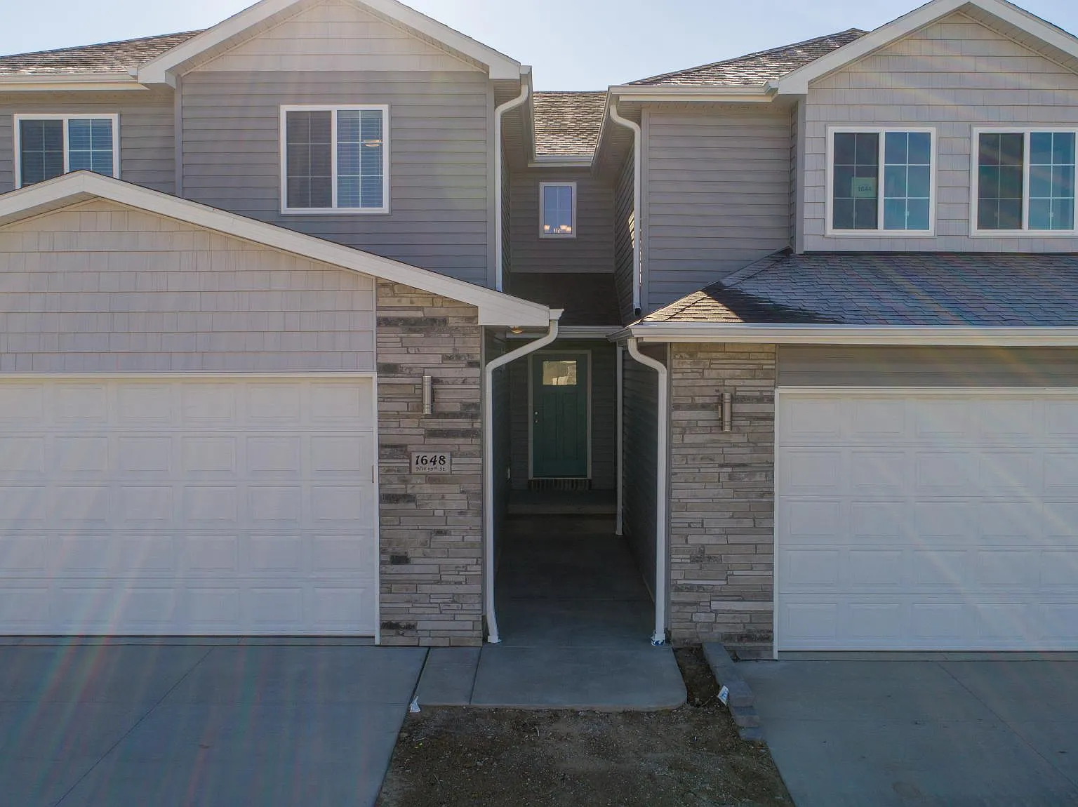 3 bed, 2.5 bath, 1764 sqft, $2,150 — Photo 2