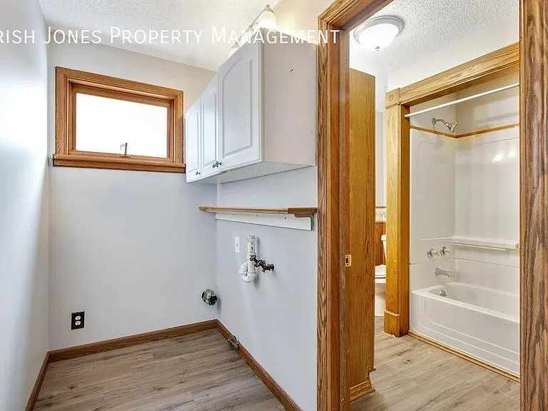 26 Bolton Pl #LOWER — Photo 9