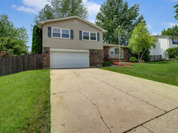 320 Stoney Brook Ct, Algonquin, IL 60102