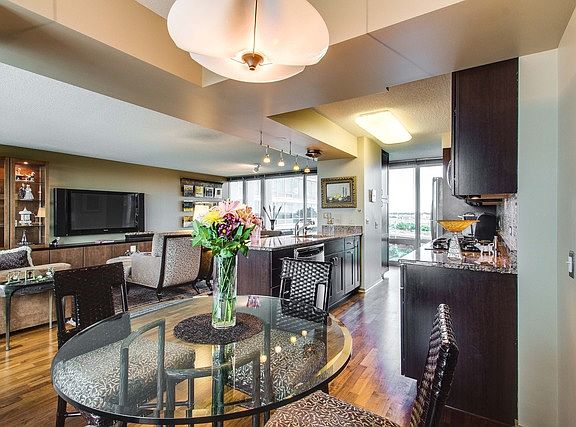 5th image of 9715 Woods Dr Unit 810