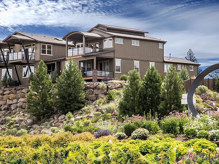 985 SW Vantage Point Way — Photo 2
