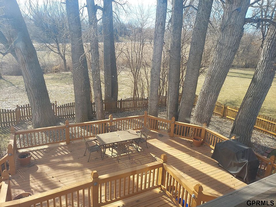 2nd image of 906 Shady Tree Ln