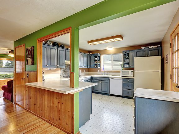 4th image of 4054 E B St