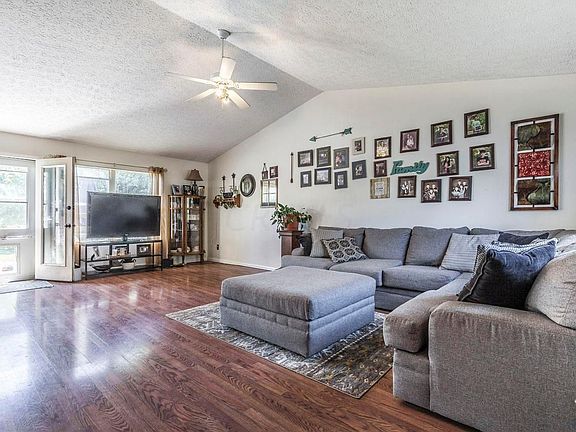 5th image of 784 Windy Hill Ln
