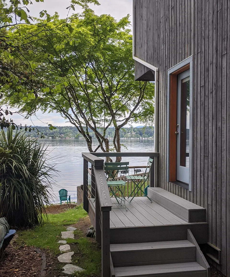 546 W Lake Sammamish Pkwy SE — Photo 1