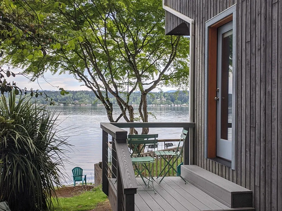 546 W Lake Sammamish Pkwy SE