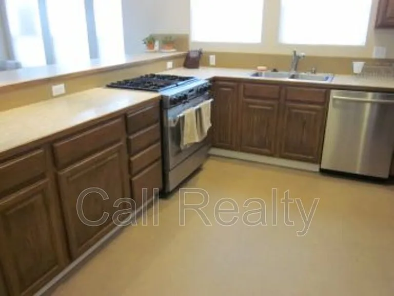 1605 W 13th Ave — Photo 5