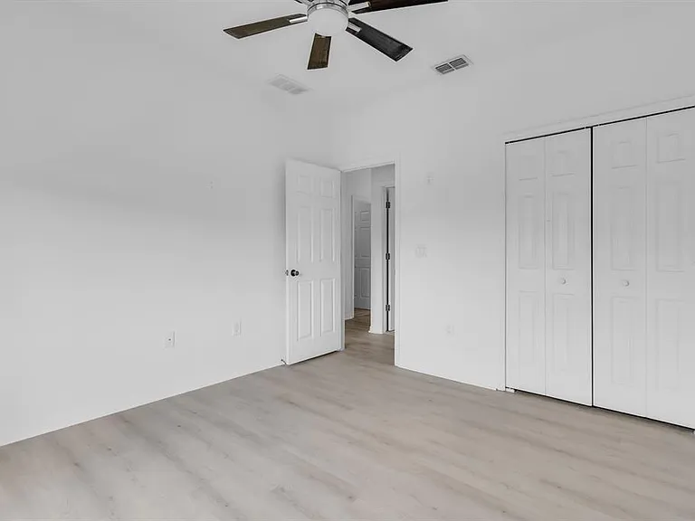 4210 Windsor Lake Cir — Photo 22