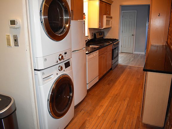 Kitchen and washer/dryer