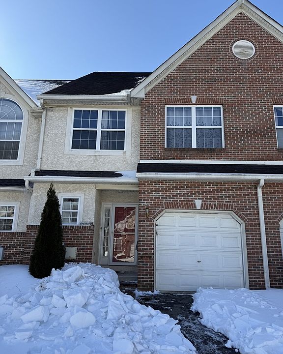 1st image of 15 Forest Gate Ln