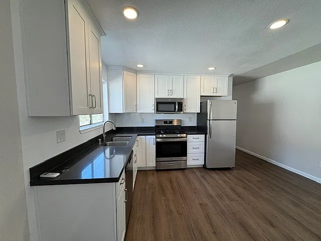 2 bed, 675 sqft, $2,295 — Photo 2