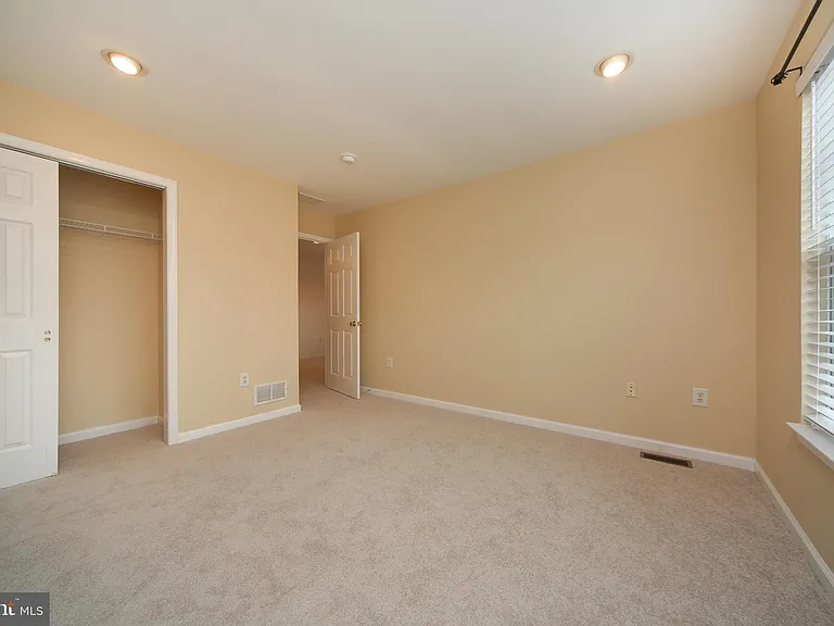 46 Hoover Ave — Photo 24