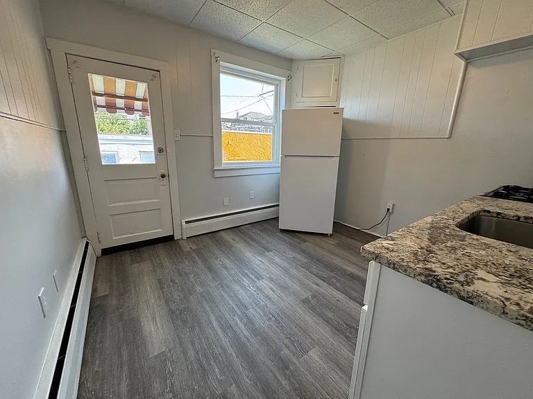 2104 Glendale Ave — Photo 9