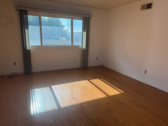 4th image of 5604 Temple City Blvd