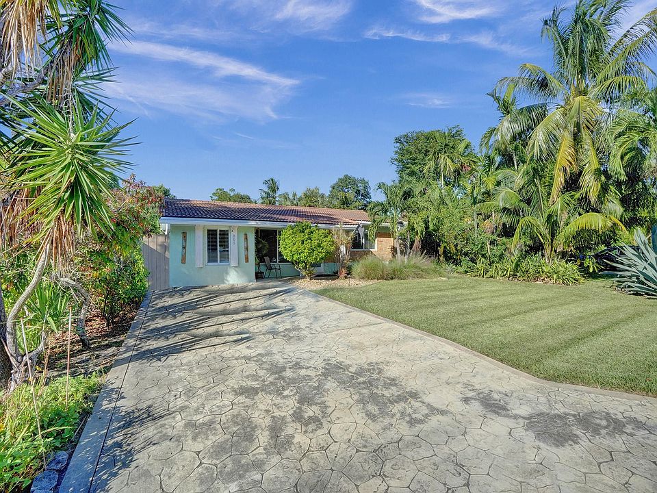 1st image of 805 NE 16th Court