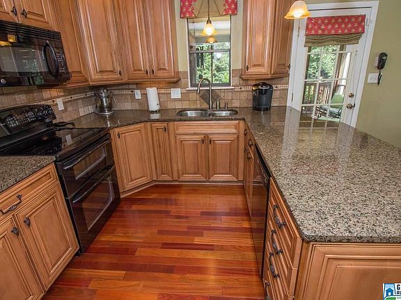 5th image of 301 Garden Grove Dr