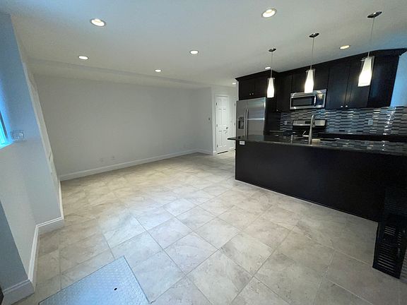 4th image of 19-14 Astoria Park S #1B
