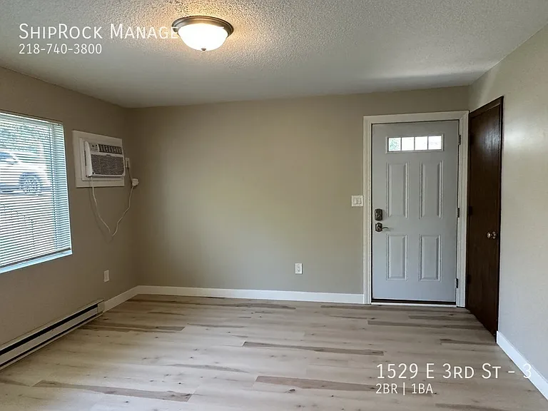 1529 E 3rd St #3 — Photo 2