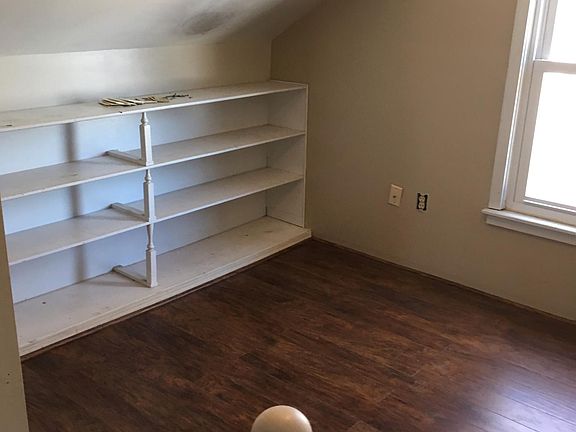 3rd image of 433 Smithfield Ave