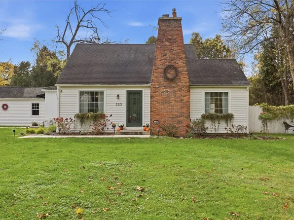 323 Embury Rd, Rochester, NY 14625