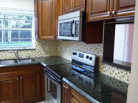 4th image of 891 Cypress Park Way #B