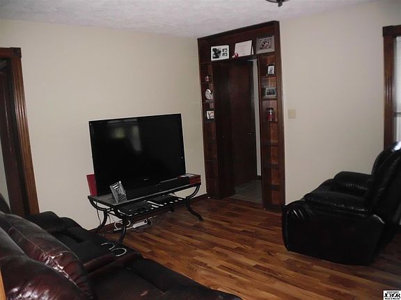 2nd image of 521 S Broadway St
