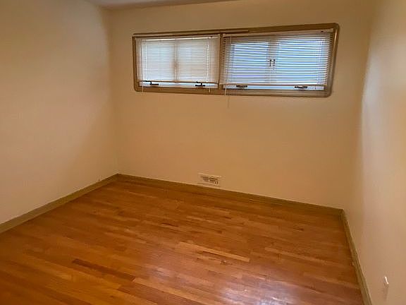 4th image of 2439 Park Dr
