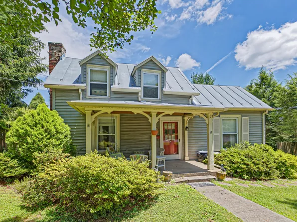 18 Houston St, Lexington, VA 24450