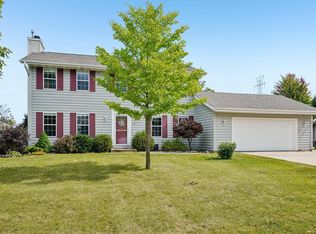 110 N White Oak Way, Saukville, WI 53080