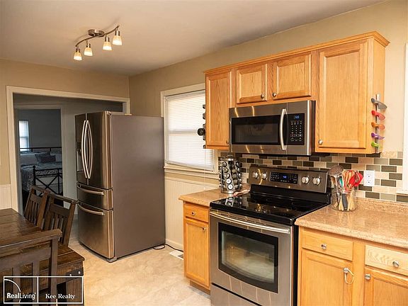 4th image of 47405 Harry Ave