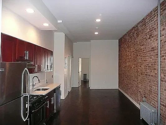 1st image of 305 Tompkins Ave Floor 2