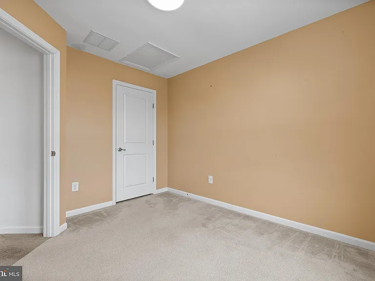 110 Topaz Dr — Photo 32