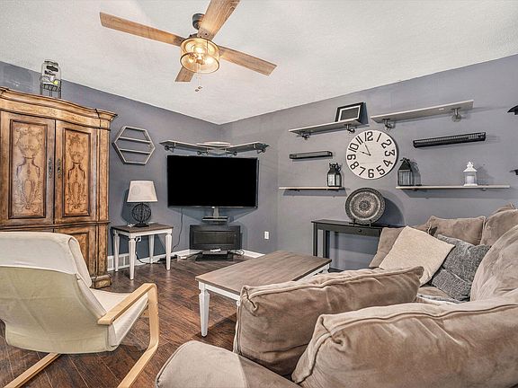 4th image of 20216 Nicke St