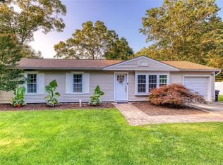 29 Fox Ln, Shoreham, NY 11786