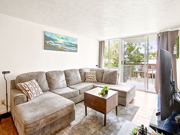 3rd image of 1600 Wilikina Dr APT C304