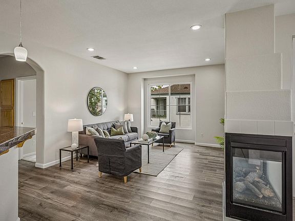5th image of 928 Monarch Cir
