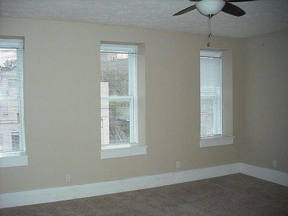 5th image of 929 W Illinois St