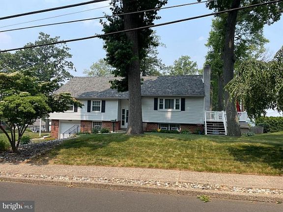 3rd image of 400 Church St