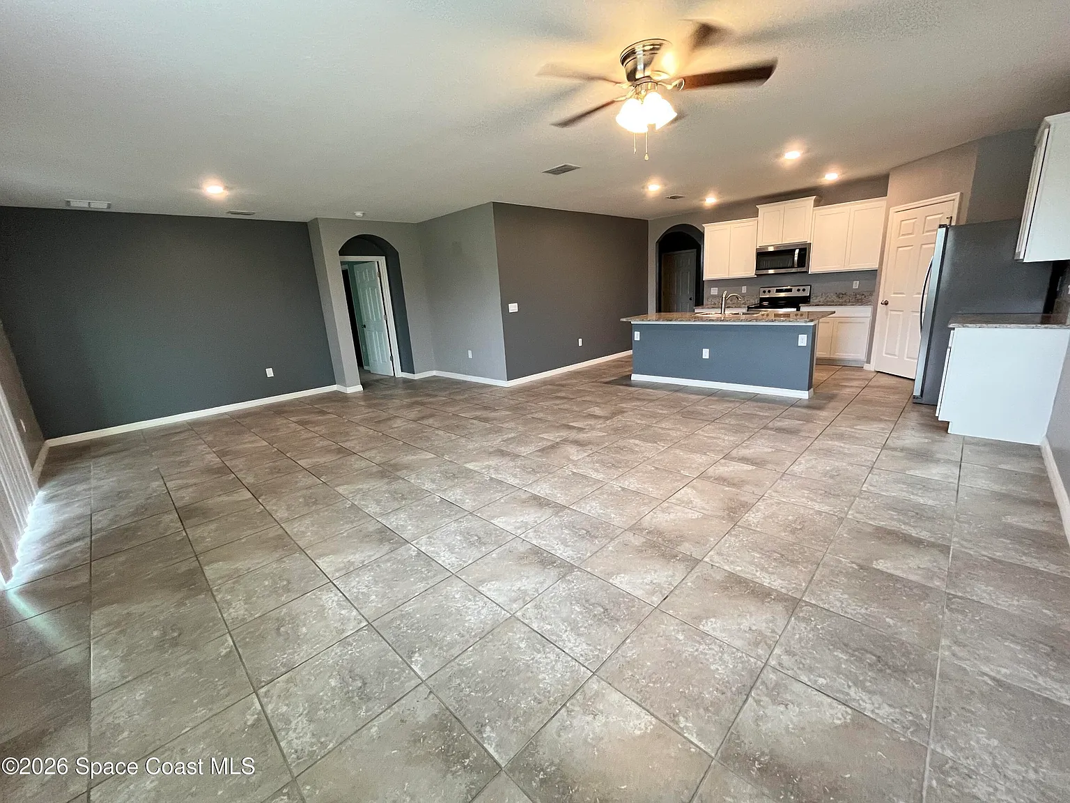 4 bed, 2.0 bath, 1918 sqft, $2,500 — Photo 2