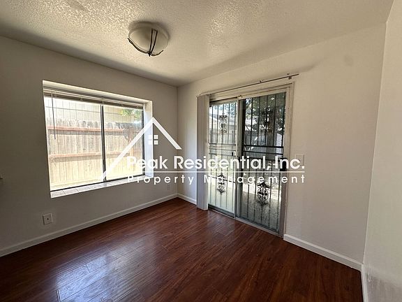 4th image of 19 Meadow Breeze Ct