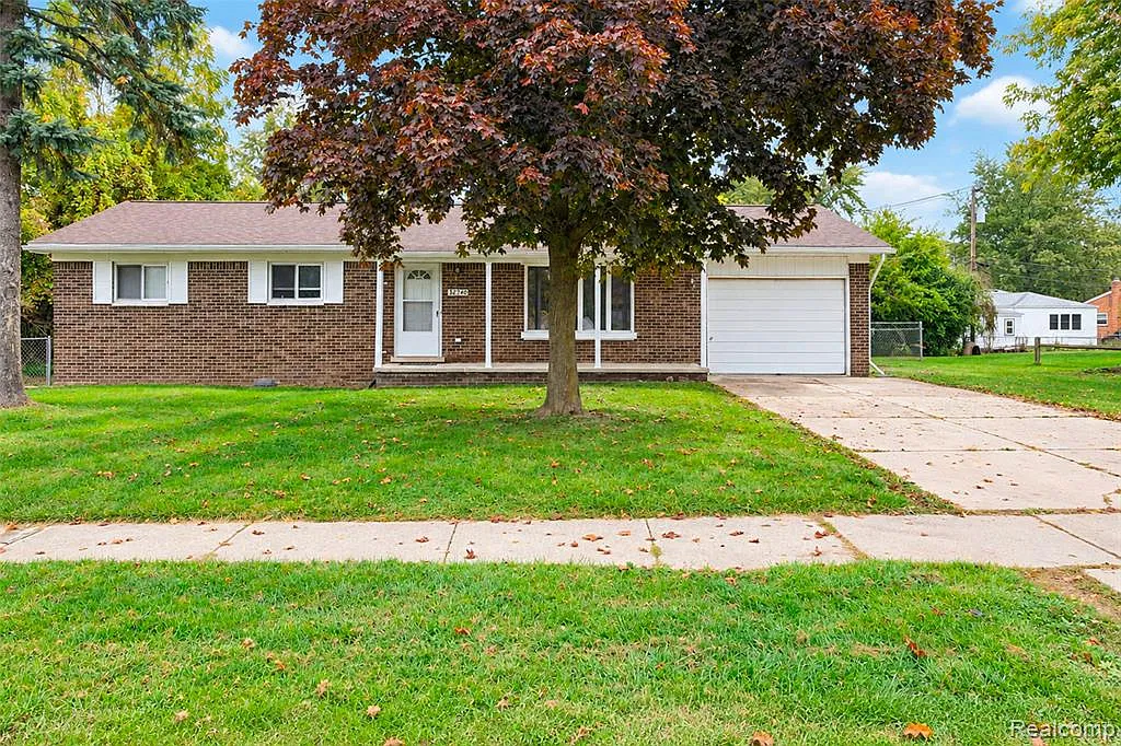 3 bed, 1.5 bath, 1376 sqft, $2,000 — Photo 1