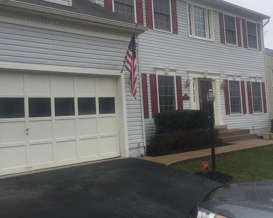 1st image of 16044 Hayes Ln