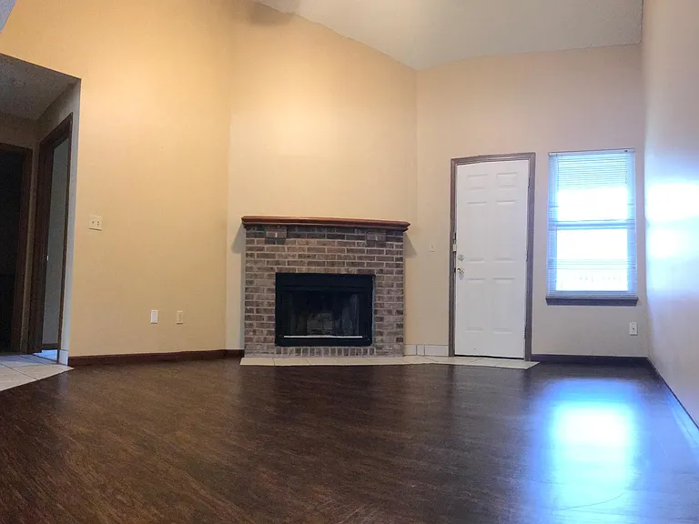 Lorimar Townhomes — Photo 17