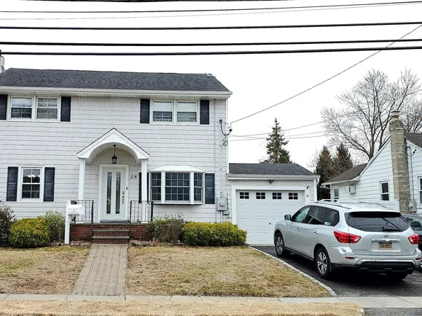 28 Leibrock Avenue, Lindenhurst, NY 11757